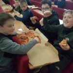 Pupils eating pizza